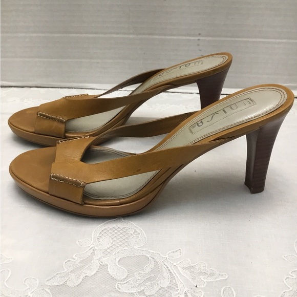 UNISA Camel Open-Toe Heels - Picture 4 of 13